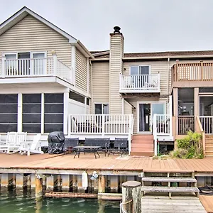 Canal-front Escape With Dock Walk To Maryland Holiday home Ocean City